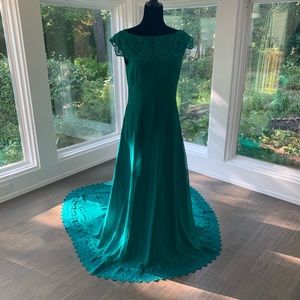 Chiffon long dress with a tail